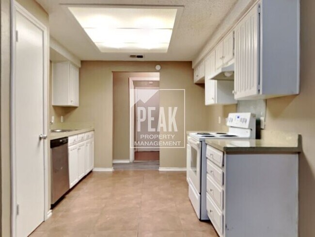 Building Photo - $2000! Large 4 Bed 2 Bath in ARLINGTON! COMING SOON will not stay long!