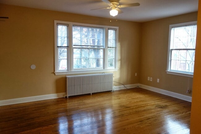 Building Photo - 816 Greenwood Cir