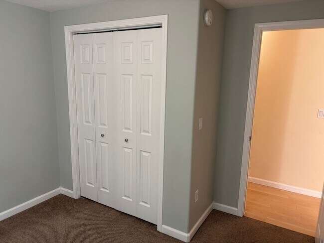 Building Photo - Downtown NW Bend Home Close to the River