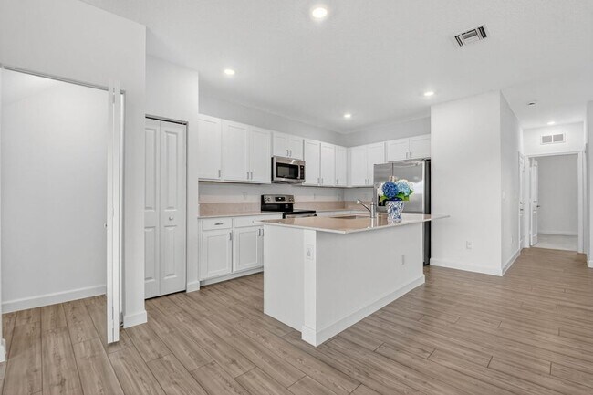 Foto del edificio - 4645 Meyerson Pl