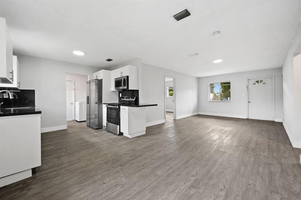 Primary Photo - 2660 NW 25th St