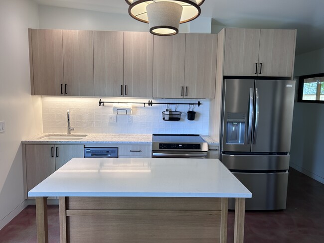 Building Photo - 313 Del Mar Ct