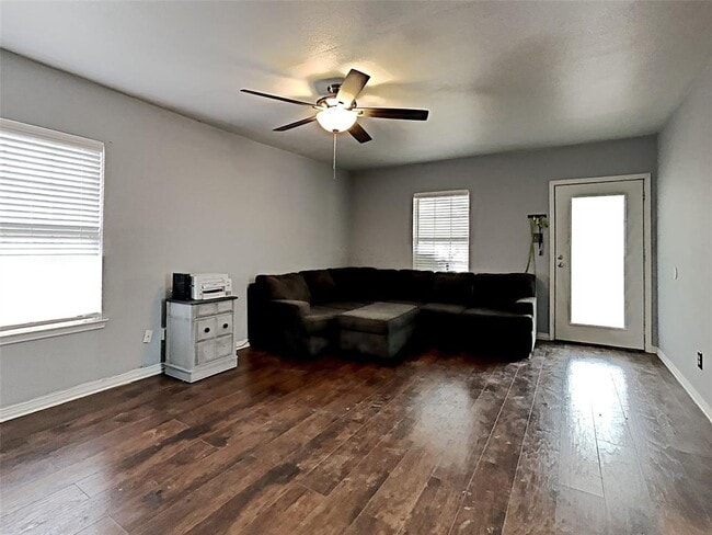 Building Photo - 3535 Pinebrook Dr