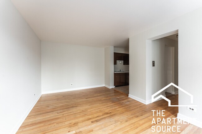 Foto del edificio - 5909 N Kenmore Ave