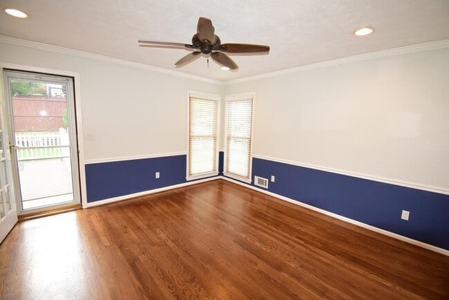 Foto del edificio - 6470 Bennington Dr