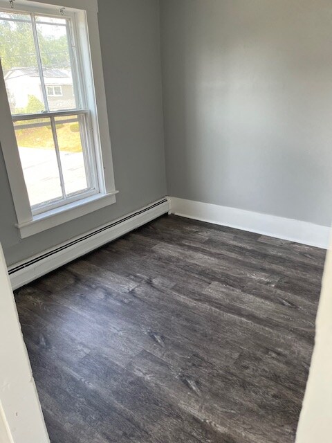 Building Photo - 37 Maple St