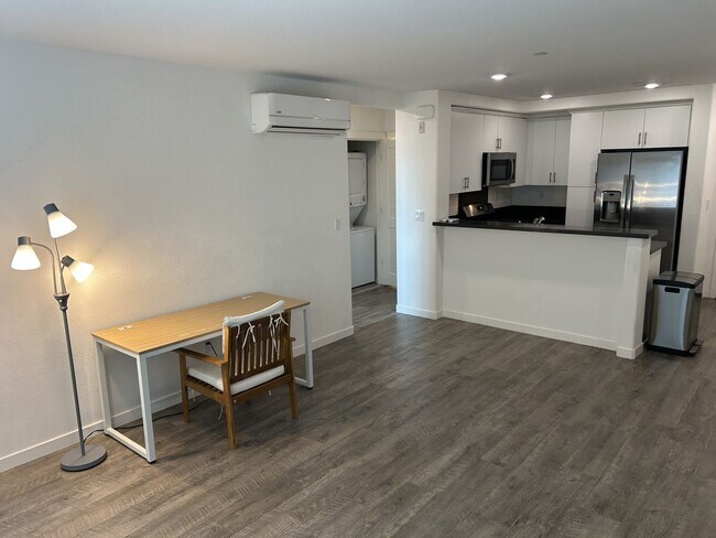 Building Photo - Well-Kept 1 Bedroom, 1 Bath Condo in East Petaluma