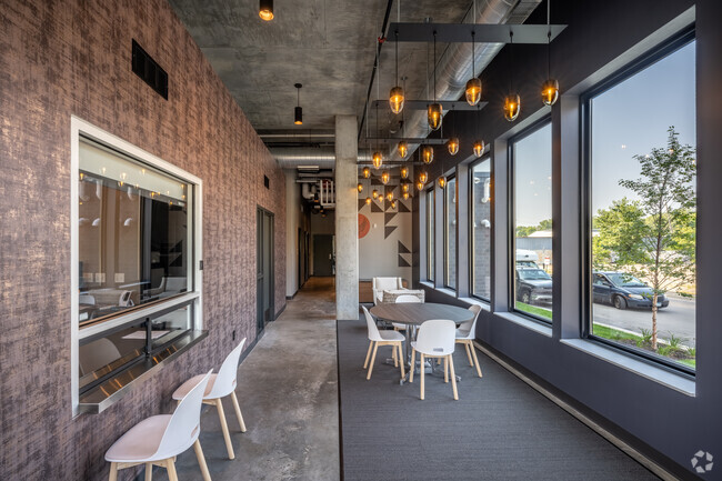 Lobby Workspace - Ernestine Apartments