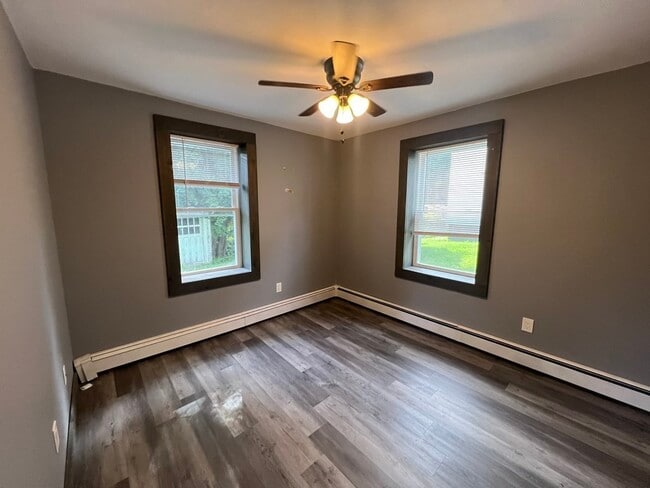 Building Photo - 60 Leamy St