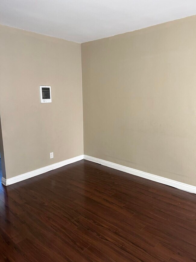 Foto del edificio - 335 Cedar Ave