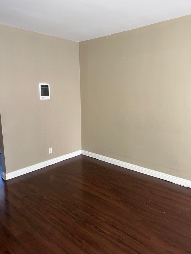 Building Photo - 335 Cedar Ave