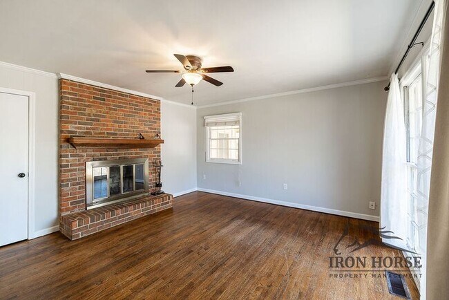 Foto del edificio - 190 Brentwood Dr