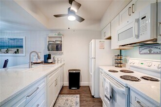 Building Photo - 5563 NE Gulfstream Way