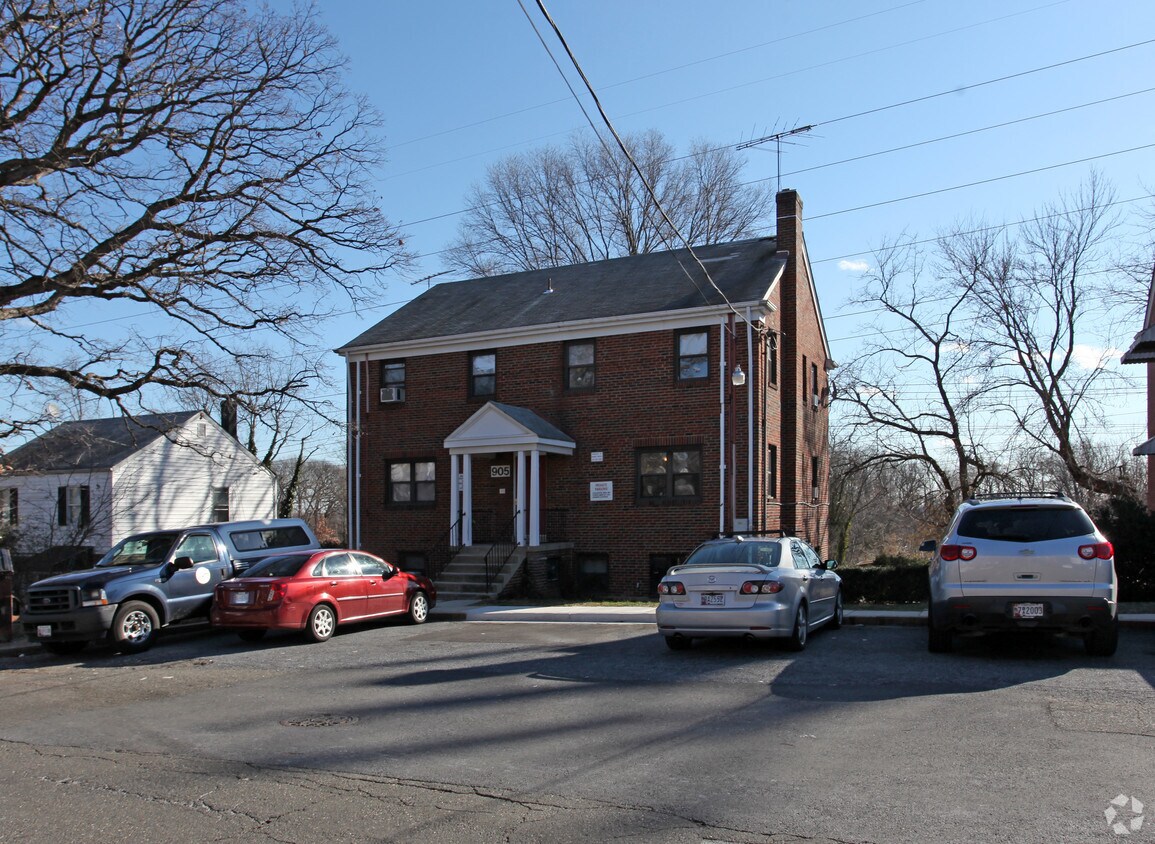 Primary Photo - 905 Fairview Ave