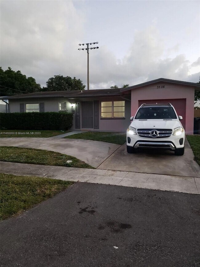 Foto del edificio - 3508 NW 23rd St
