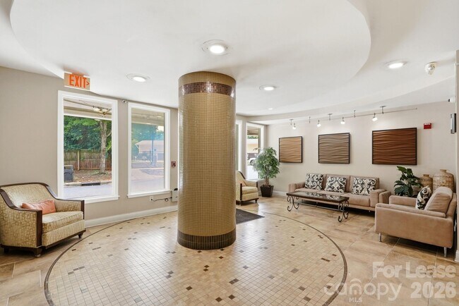 Foto del edificio - 1000 E Woodlawn Rd
