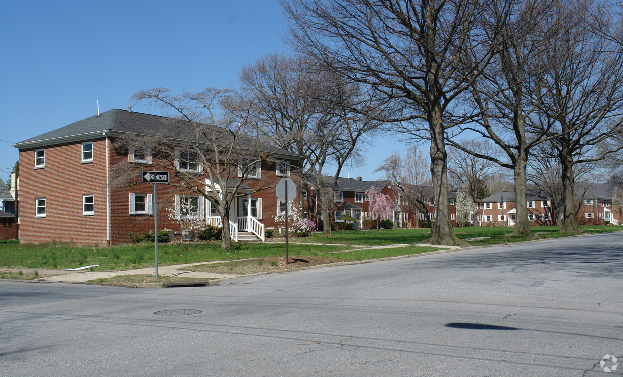 Foto del edificio - Riverfront Park Apartments