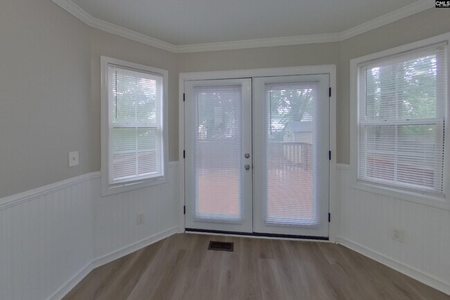 Building Photo - 229 Montclaire Cir