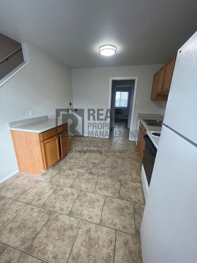 Building Photo - 1715 Oakshire Ln