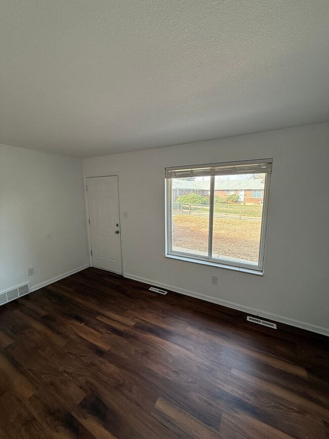 Photo - Lansing27 Apartment