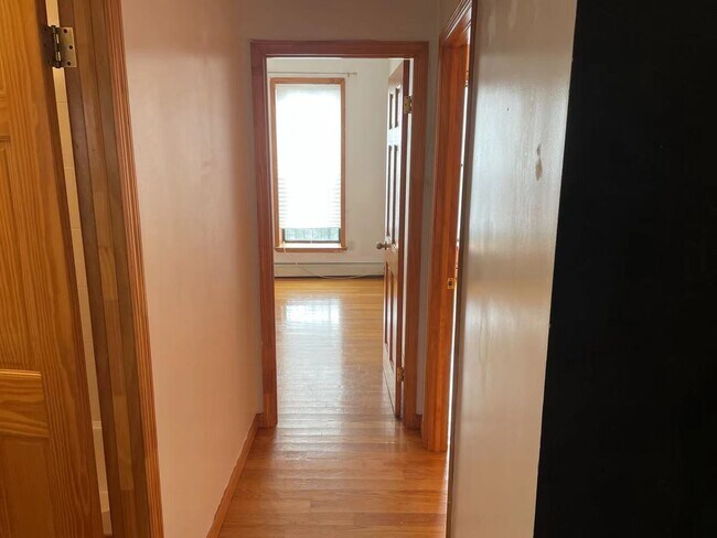 Foto del edificio - 323 Nostrand Ave