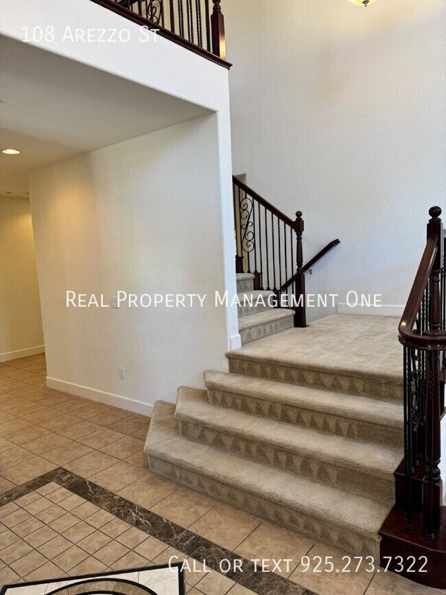 Building Photo - 108 Arezzo St