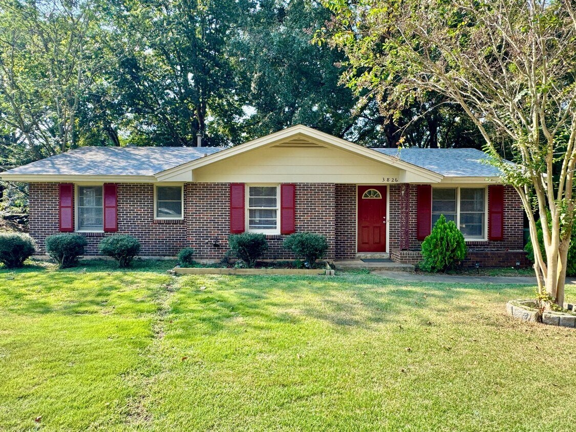 Foto principal - Beautifully Updated 3-Bedroom, 2-Bath Home...