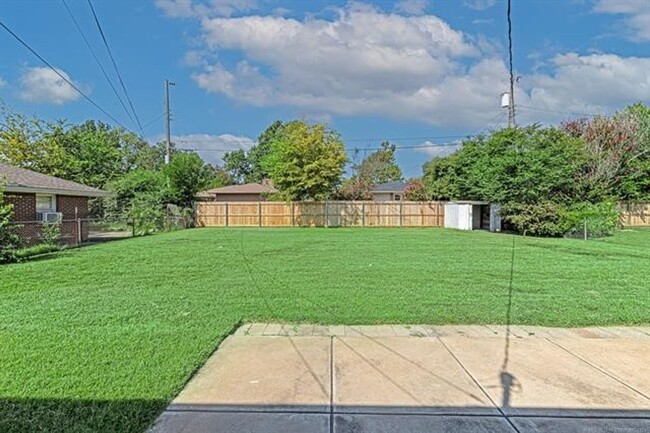 Building Photo - Very nice home in desirable Mayo Meadow.