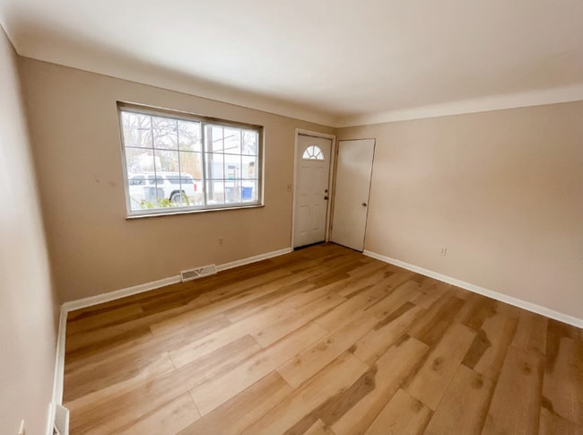 Building Photo - 1517 Greenwood Ave