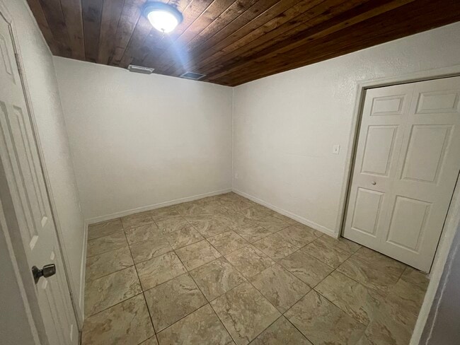 Building Photo - 1008 3rd St