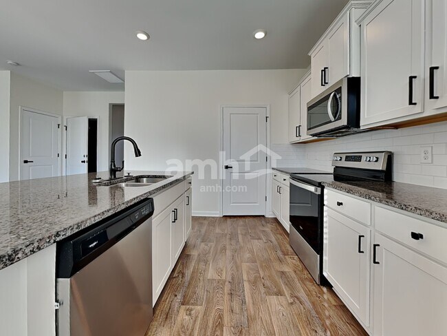 Foto del edificio - 121 Decker Dr