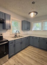 Building Photo - 401 Altgeld St