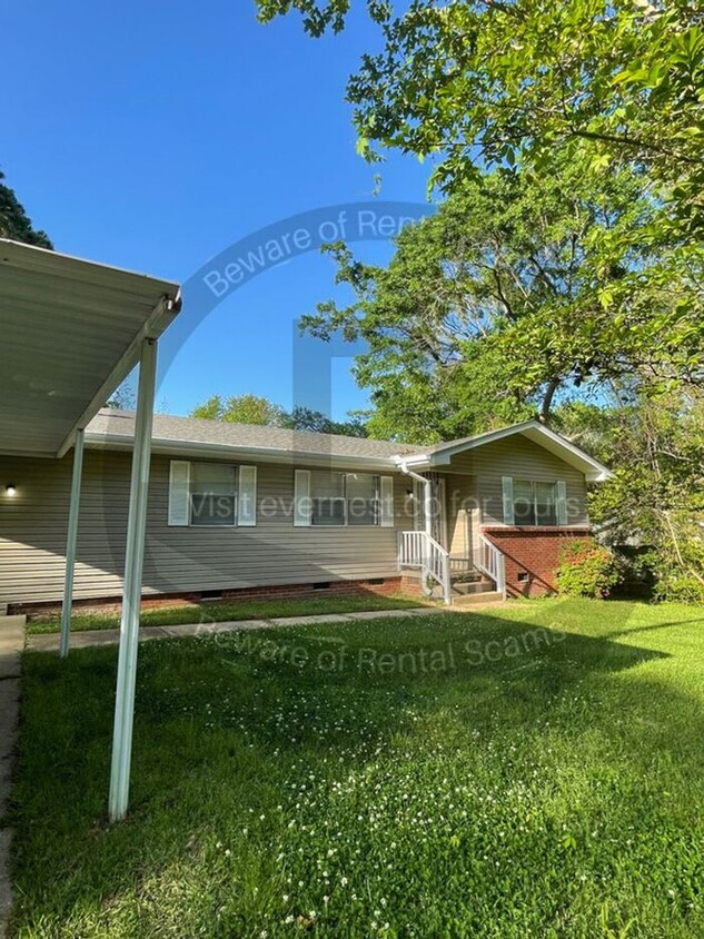 Primary Photo - 3 BED & 2 BATH / PET-FRIENDLY / SECTION 8 ...