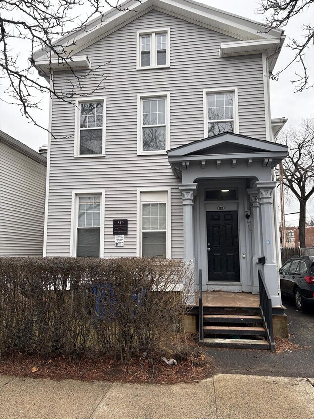 Primary Photo - 395 Crown St
