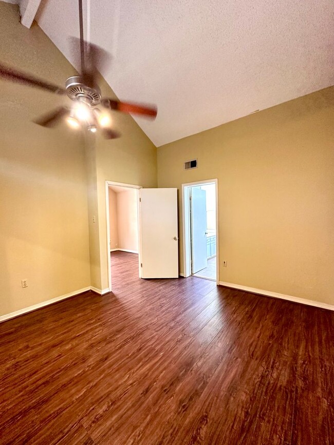 Foto del edificio - 2BR 2BA Townhome w/ Loft LSU AREA