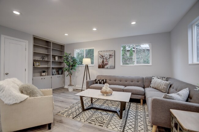 Foto del edificio - 2716 Parklake Dr