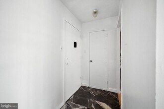 Building Photo - 2500 N Van Dorn St