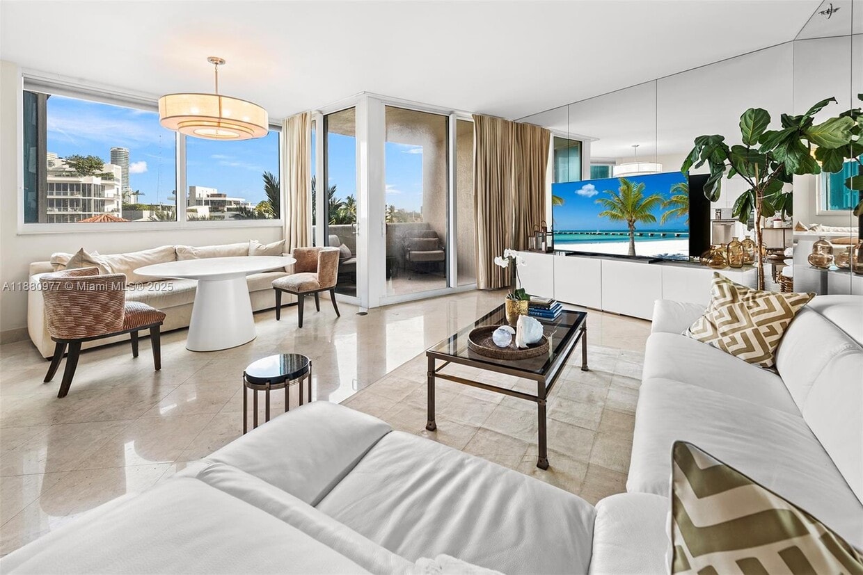 Foto principal - 300 South Pointe Dr