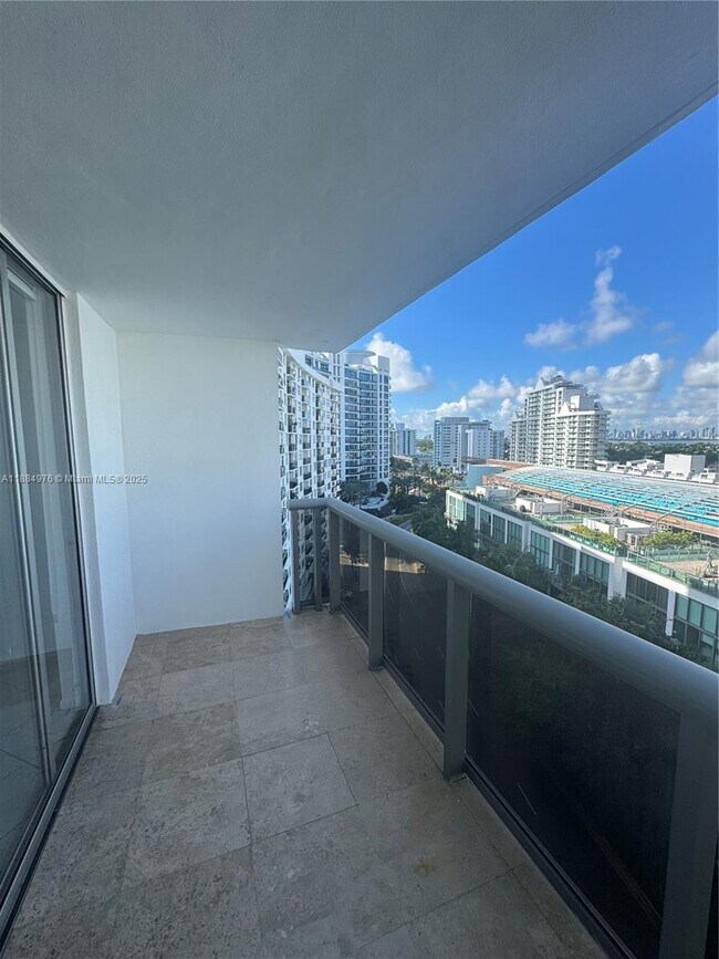 Foto del edificio - 6039 Collins Ave