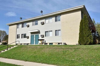 Building Photo - 1104 Green Tree Rd