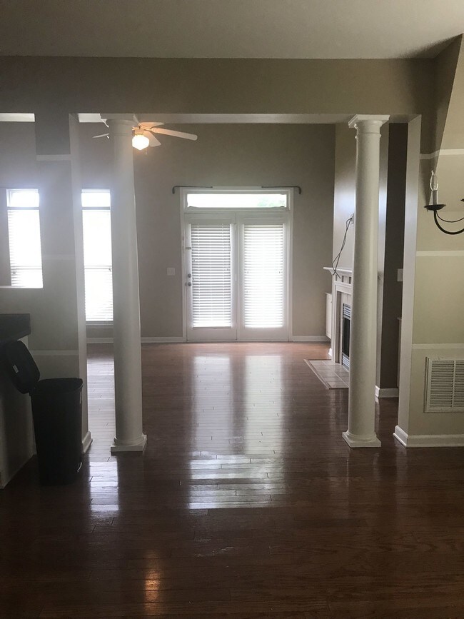 Foto del edificio - 427 Normandy Cir