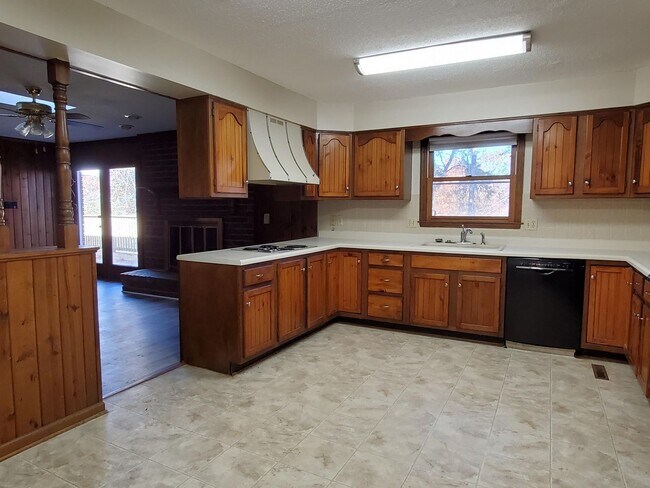Foto del edificio - FARRAGUT HILLS BASEMENT RANCH BEAUTY 3 BDR...