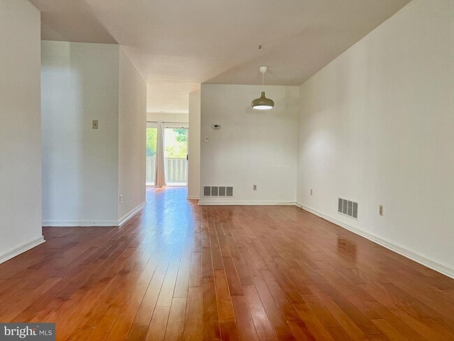 Building Photo - 3707 Davis Ct