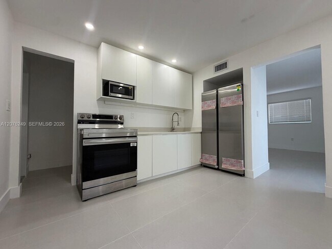 Foto del edificio - 501 NW 25th Ct