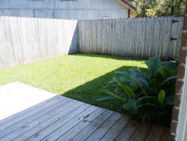 Foto del edificio - Compare this home to HGTV! $1675 near new ...