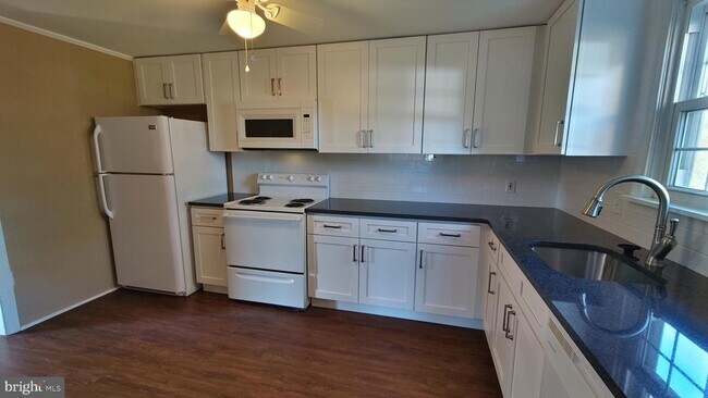 Foto del edificio - 2473 Bristol Rd