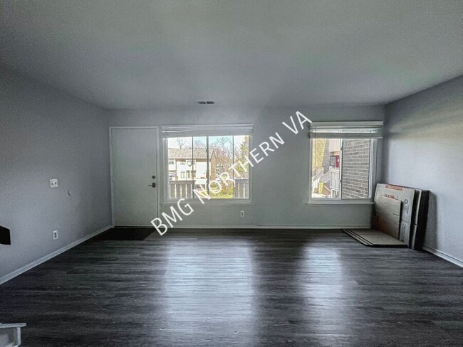 Building Photo - 2689 Glengyle Dr