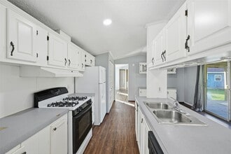 Building Photo - 22106 Maplewood Dr