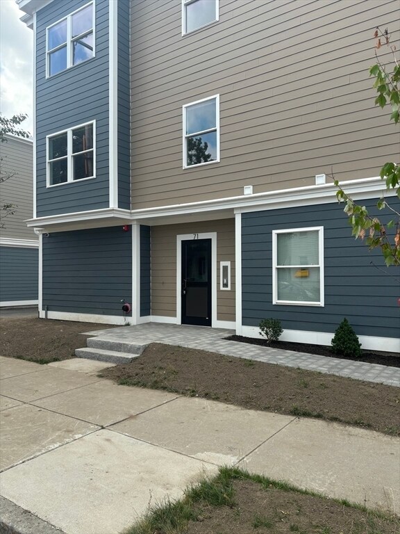 Primary Photo - 71 Spencer Ave