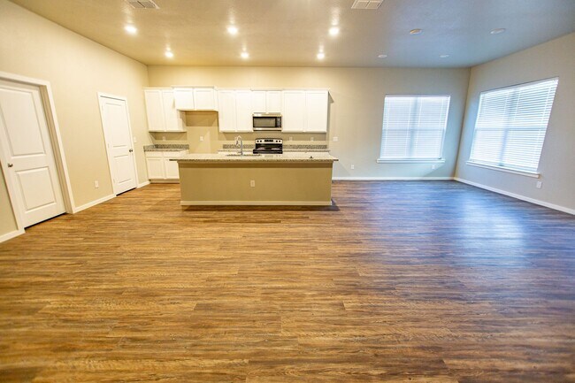 Foto del edificio - New Beginnings Start At AMRR: 4 bedroom available SOON in Frenship District!